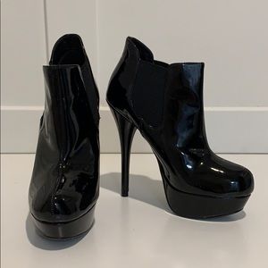 Women’s Steve Madden Booties, size 5.5